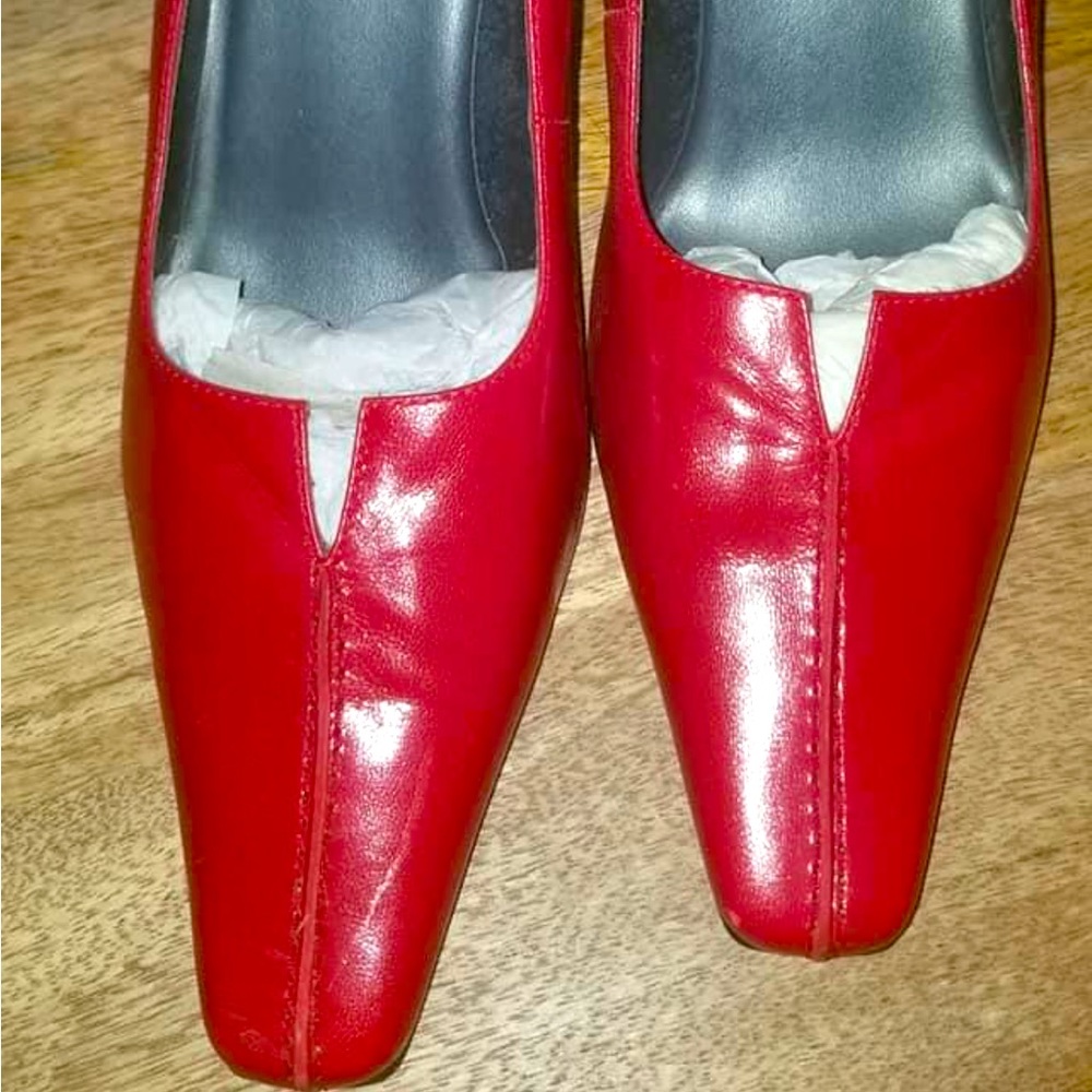 NWT Bisou Bisou red leather shoes, never worn!